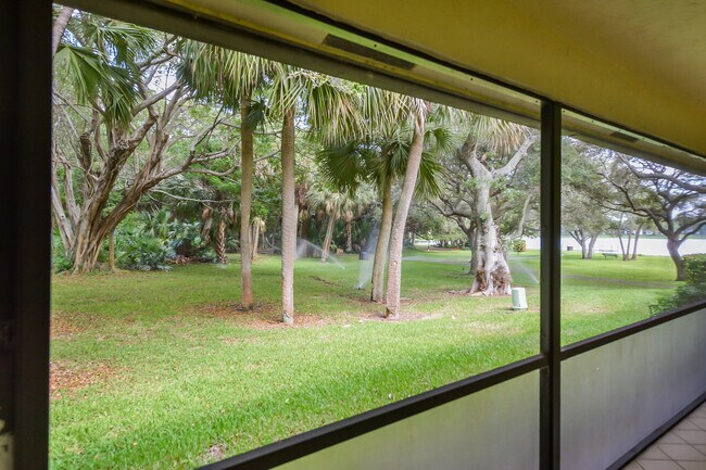 Building Photo - 425 Ashwood Pl