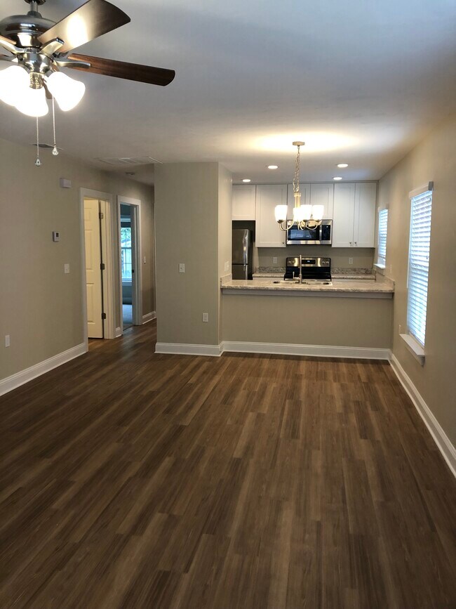 Sala de estar y comedor - 2321 Trimble Rd