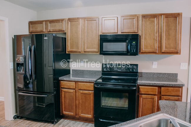 Building Photo - 635 Hope Way