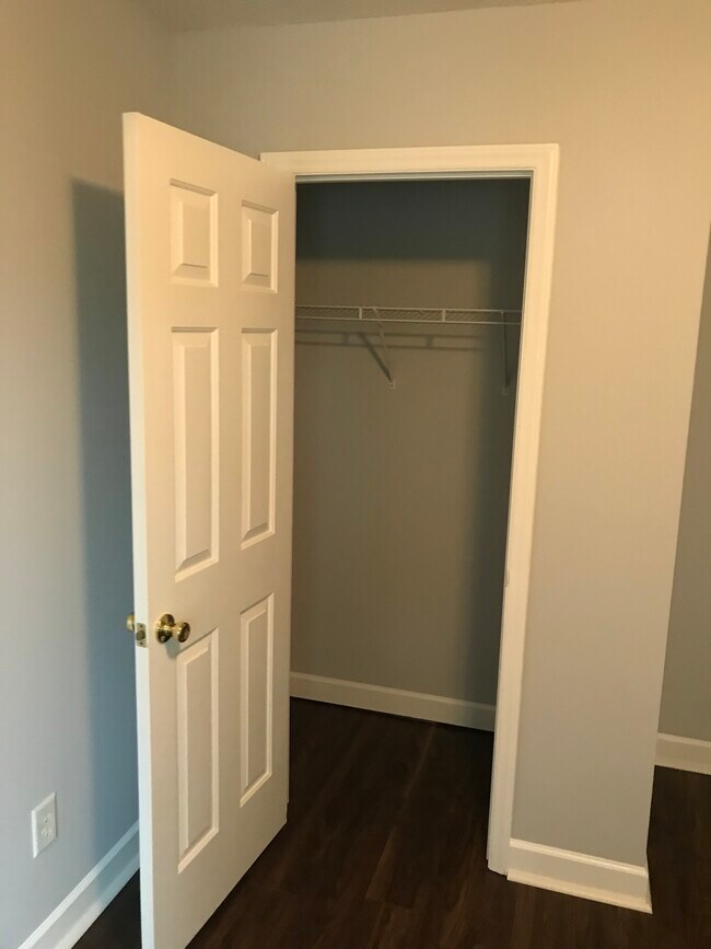 Foto del edificio - 1950 Hawkcrest Ct