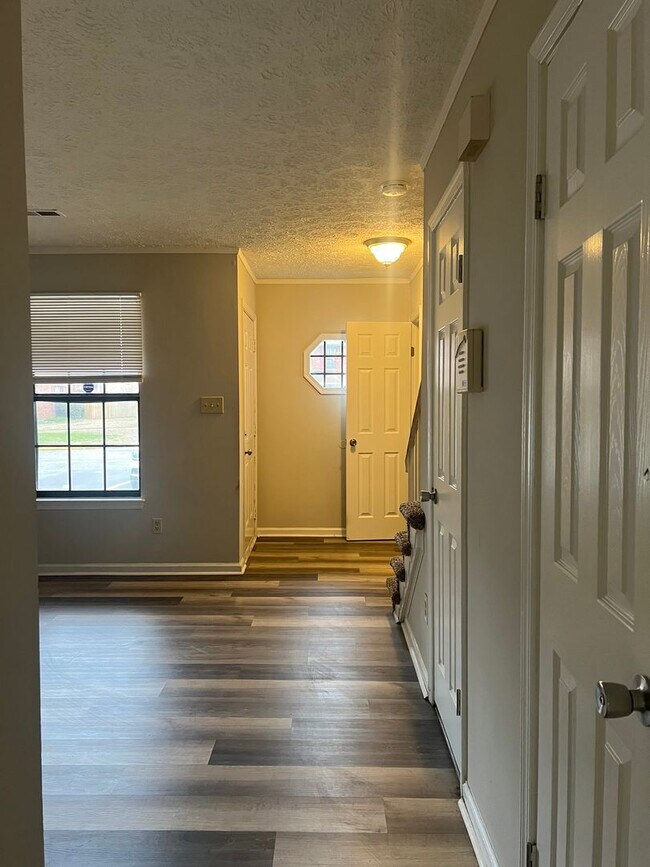 Building Photo - 365 Deputy Ln