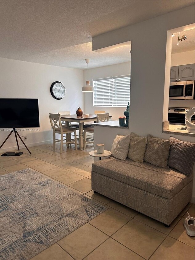 Foto principal - 1100 NE 1st Ct