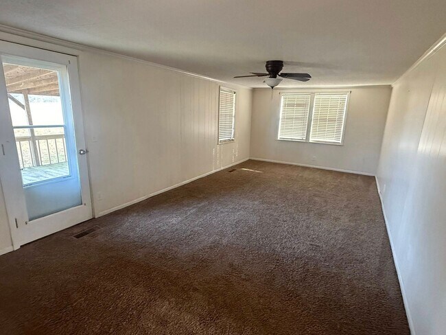 Building Photo - 585 Pleasant Hill Rd