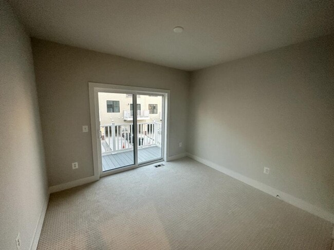 Building Photo - 577 Hazelnut Branch Pl