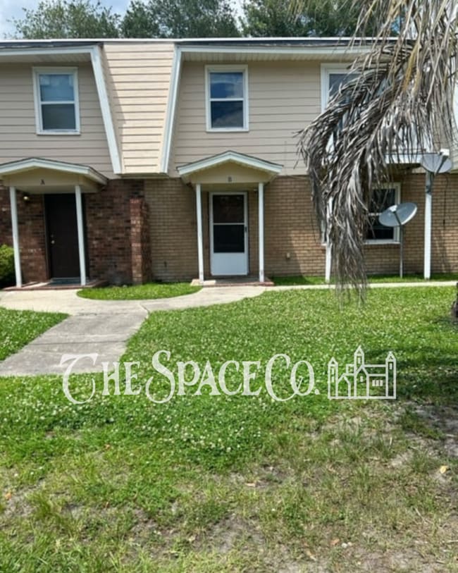 Photo - Charming 3-Bedroom Retreat at 1552 Evergreen St, Charleston – Spacious Comfort Awaits! Apartment