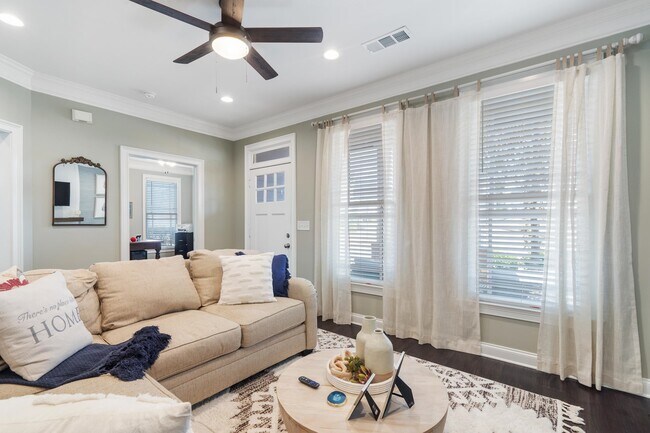 Foto del edificio - 1401 Carriage Ridge Dr