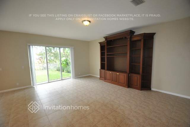 Foto del edificio - 9279 Madewood Ct