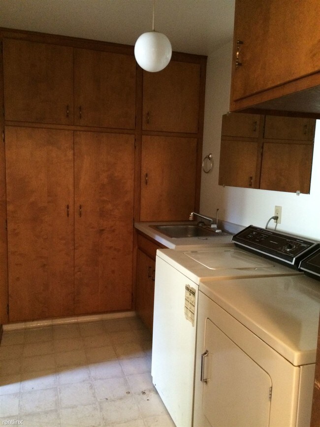 Foto del edificio - 4 br, 2 bath House - 418 14th Ave NE