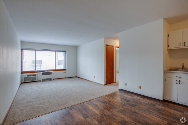 2HAB, 1.5BA - 950 ft² - 3305 Hennepin Ave S