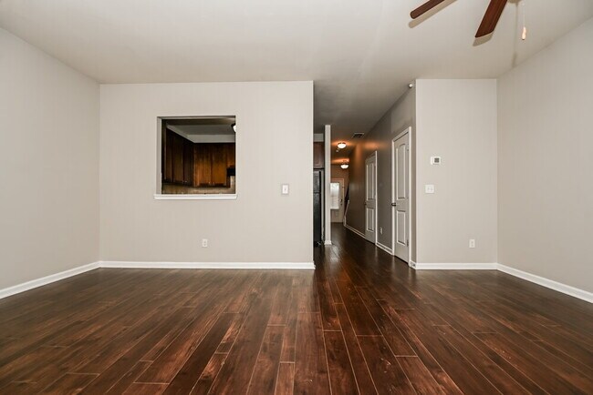 Building Photo - 3319 Pennington Dr