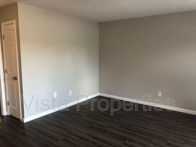 Building Photo - 4806 Saddlebrook Ln