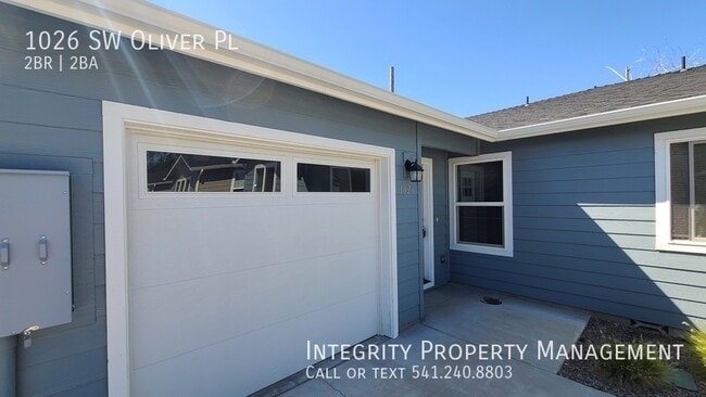 Building Photo - 1026 SW Oliver Pl