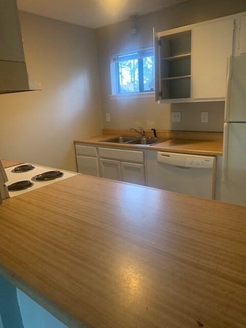 Building Photo - 803 Applewood Ln