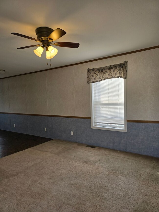 Building Photo - 3 Bed 2 Bath Mobile Home