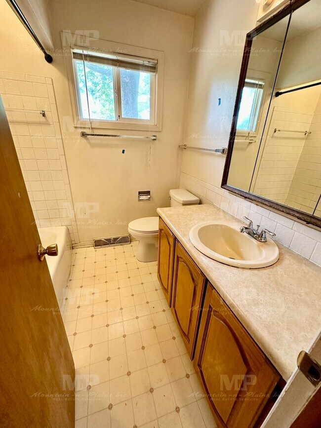 Foto del edificio - 1109 Fairview Dr