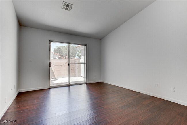 Foto del edificio - 5694 Snow Drop St