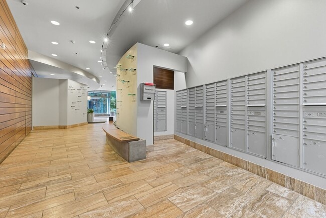 Building Photo - 922 NW 11th Ave