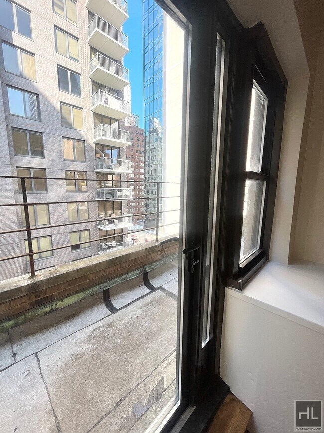 Foto del edificio - Midtown, E 56 ST/Lex, Long Terrace, 2BR/1B...