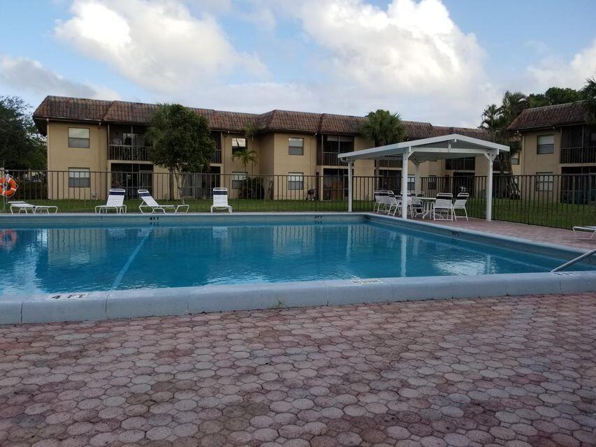 Foto principal - 6832 Palmetto Cir S