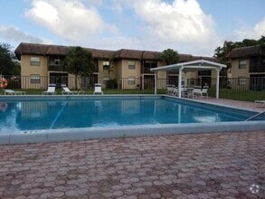 Building Photo - 6832 Palmetto Cir S