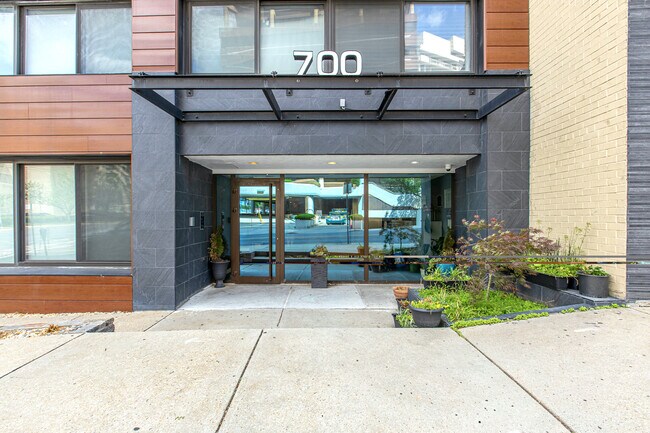 Foto del edificio - 700 Roeder Rd