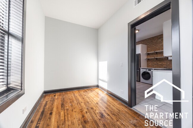 Foto del edificio - 1000 N Mozart St