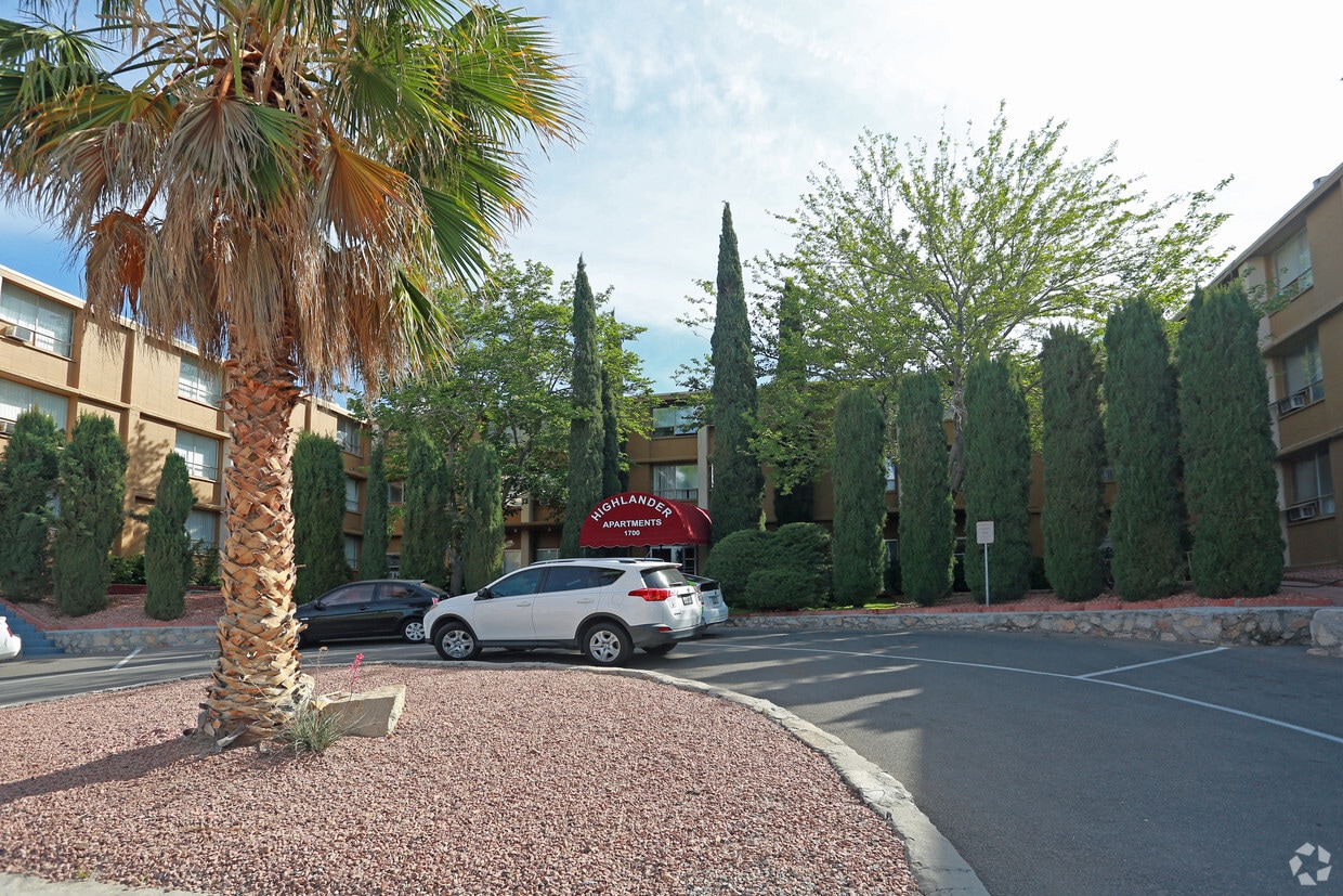Entrada principal - Highlander Apartments