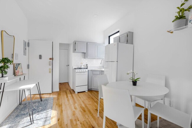 Foto del edificio - 308 E 118th St