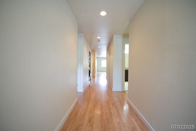 Building Photo - $3,200 | 3br/2ba Condominium in Sixty Parkside