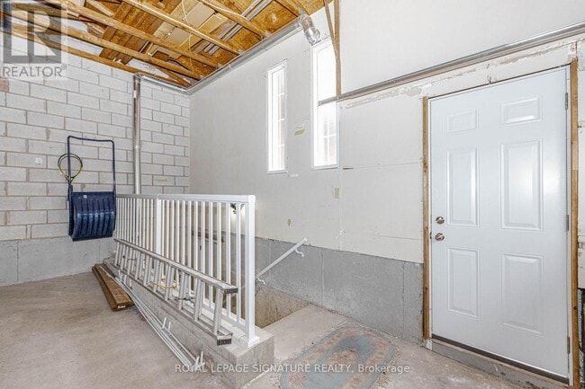 Building Photo - 101 Hullrick Dr