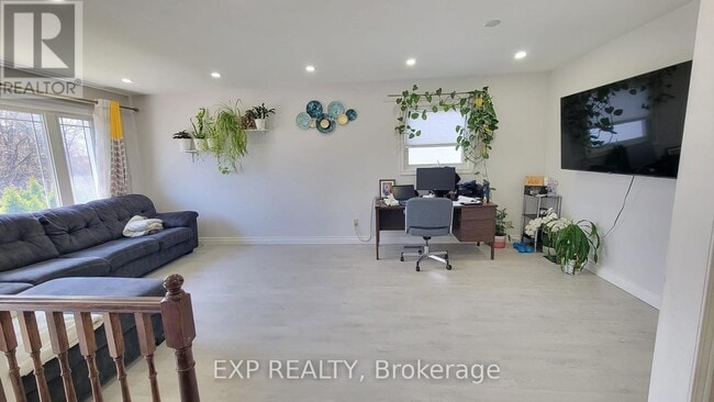 Building Photo - 22 Engel Crescent