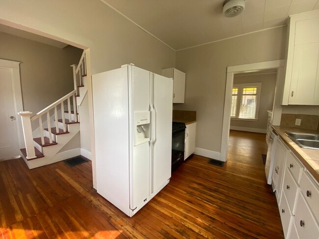 Foto del edificio - 3 Bedroom Home on Capitol Highway!