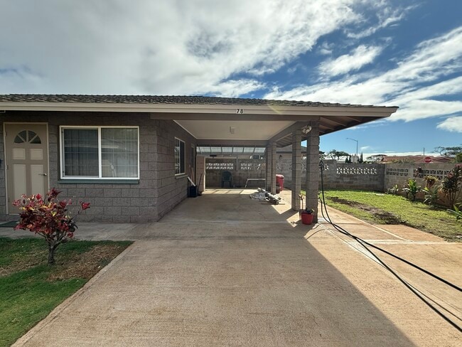 Building Photo - 78 Polani St