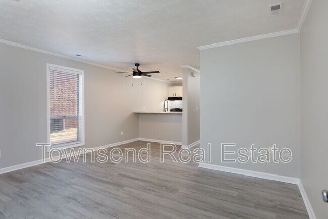 Foto del edificio - 5850 Century Oaks Dr