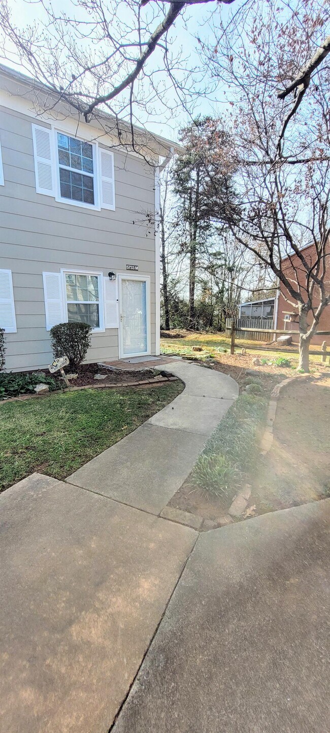 Photo - 5733 Bramblegate Rd Townhome