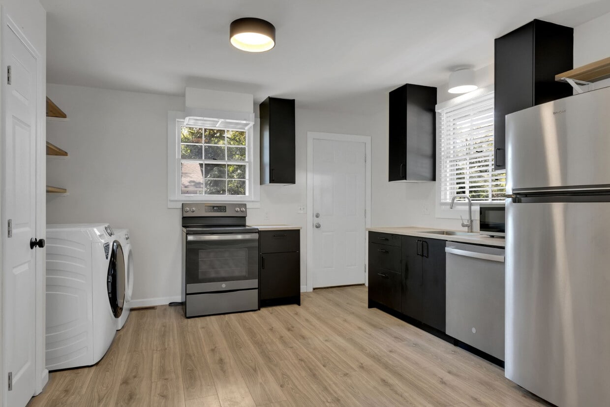 Renovated Duplex in Prime Walkable 12 South Location! - Renovated Duplex in Prime Walkable 12 South Location!