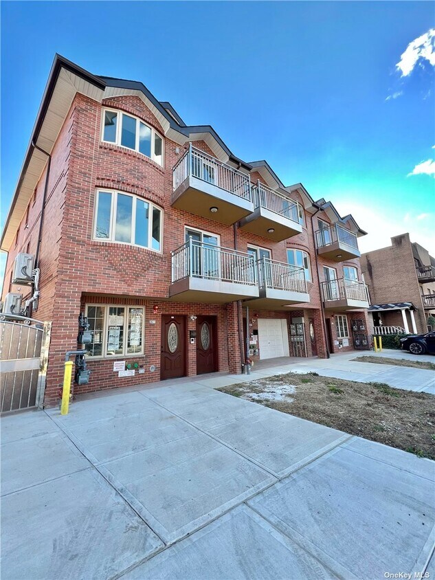 Foto principal - 36-11 193rd St