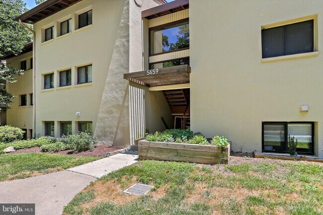 Foto del edificio - 5659 Harpers Farm Rd