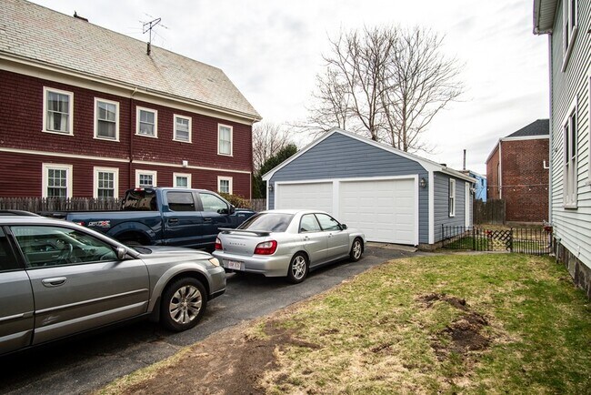 Building Photo - 8 Fowler St