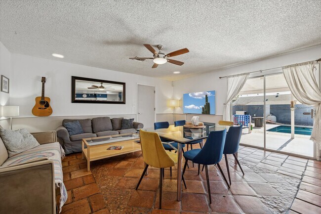 Foto del edificio - 3821 W Belmont Ave
