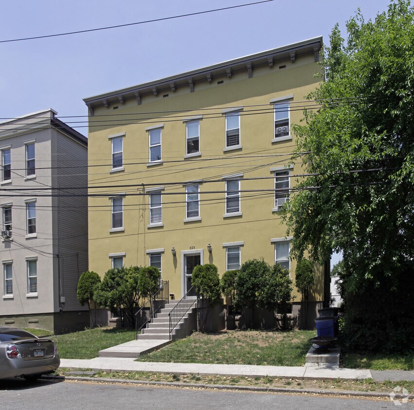 Primary Photo - 323 Fillmore St