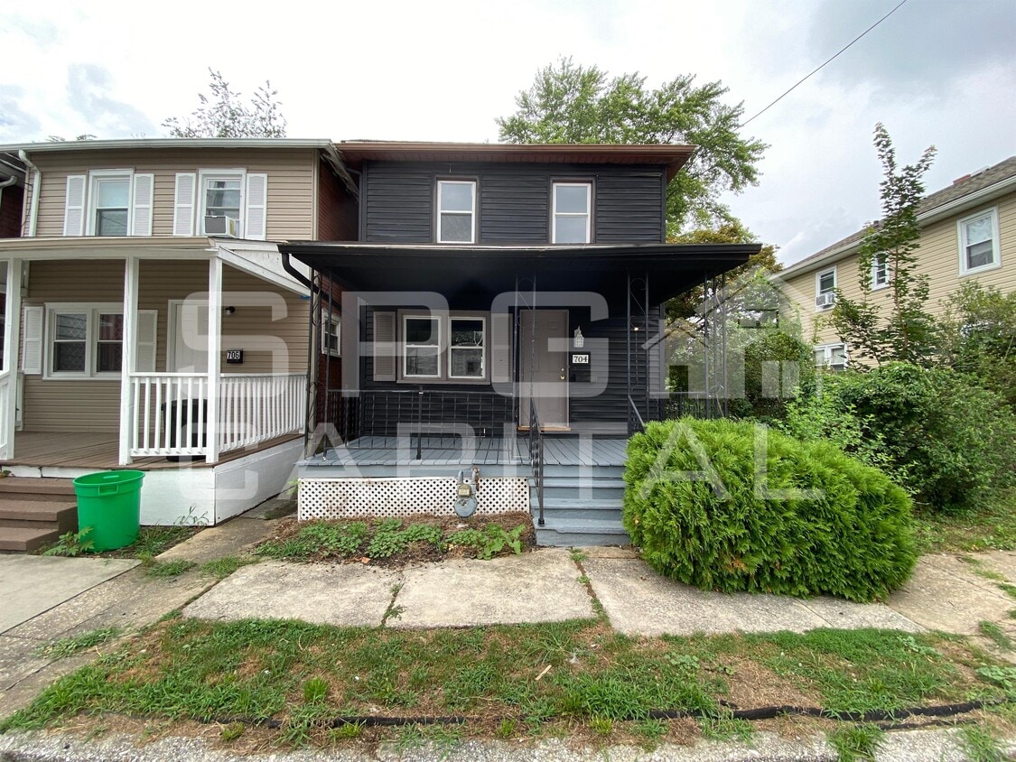 Primary Photo - 704 Jessop Pl