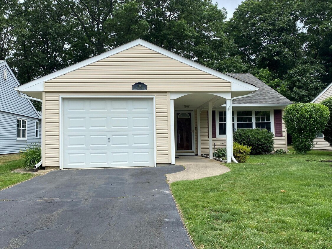 Foto principal - 188 Canterbury Dr