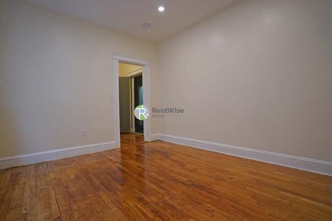 Building Photo - 1844 Commonwealth Ave