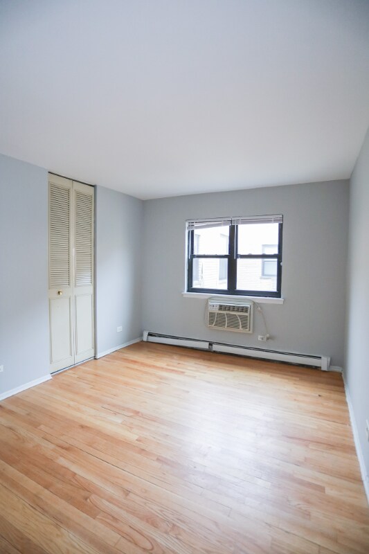 Foto del edificio - 2828 N Cambridge Ave