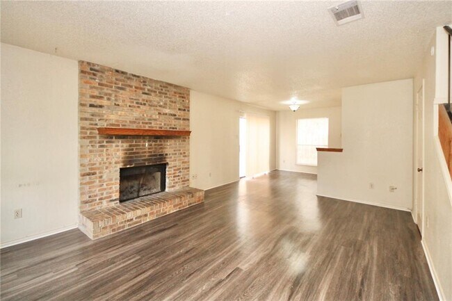 Building Photo - 6603 Hart Ln