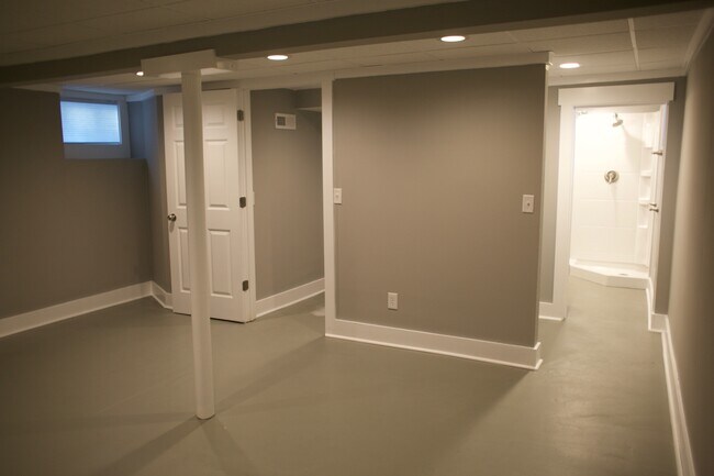 Building Photo - 626 Thurston St
