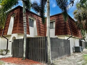 Building Photo - 2216 White Pine Cir
