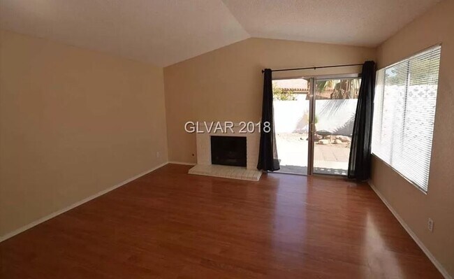 Foto del edificio - 4540 Cedarspring Dr
