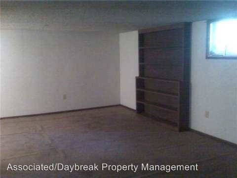 Building Photo - 1711 Summitview Ave
